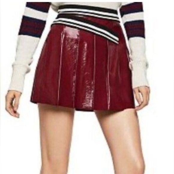 BCBGeneration Patent Faux Leather Pleated Mini Varsity Maroon Skirt Sz 6 K-Pop - Picture 8 of 10